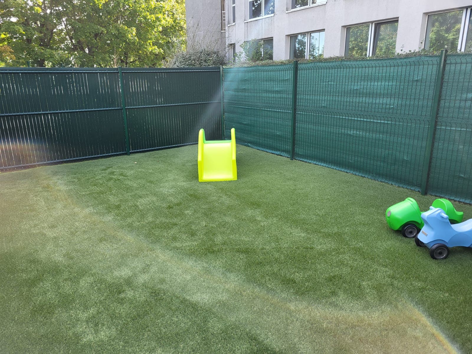 Jardin extérieur crèche Vélizy-Villacoublay